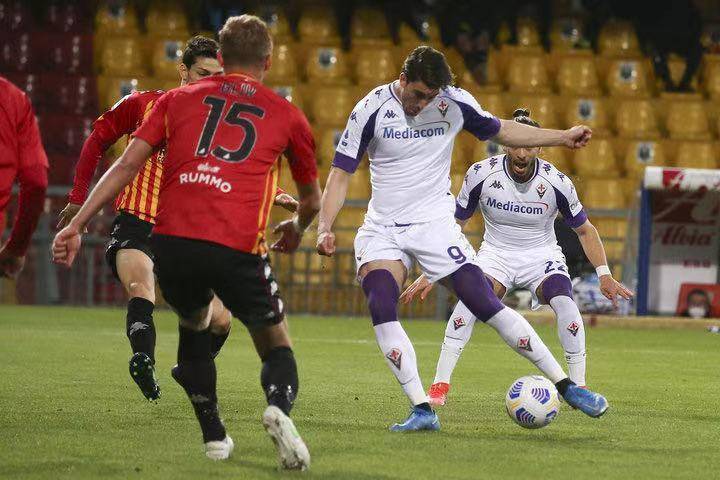 米兰电竞-罗马主场大胜佛罗伦萨，积分榜排名升高(罗马对佛罗伦萨比赛结果)